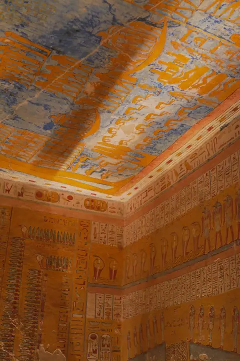 "Tutankhamun, there's money in skeletons", catalog 4, photo d69cd48c-6c37-4aa2-a22d-6c04255f294c