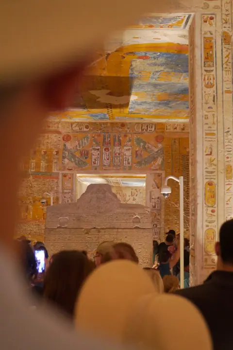"Tutankhamun, there's money in skeletons", catalog 4, photo 6bbb9f9f-848f-4bb9-a922-a8060bde14ec